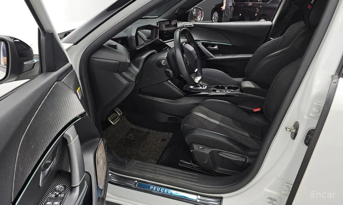 Фото 10 - Peugeot 2008