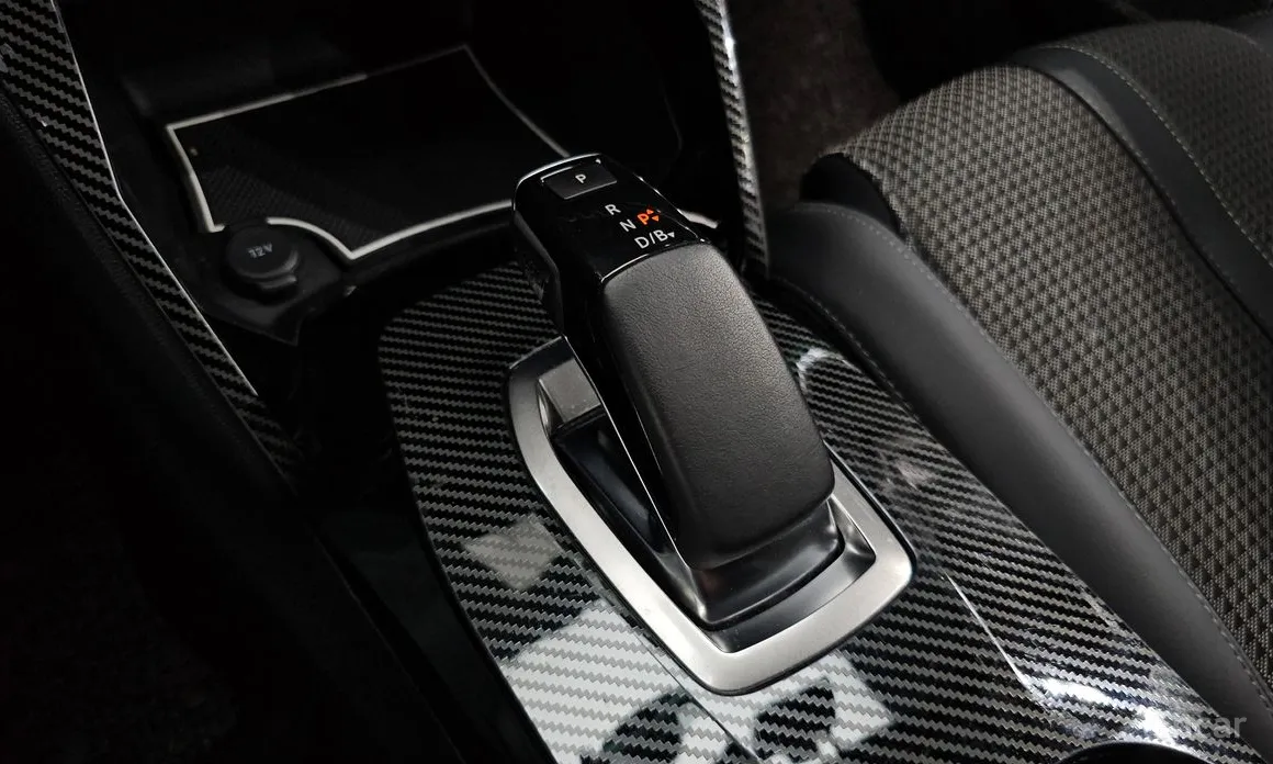 Фото 8 - Peugeot 2008