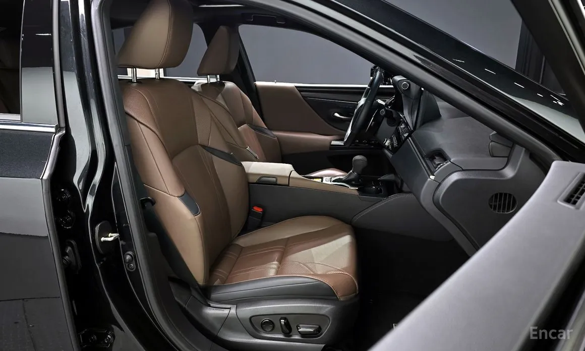 Фото 10 - Lexus ES