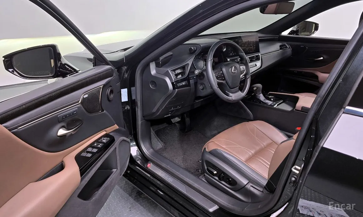 Фото 11 - Lexus ES