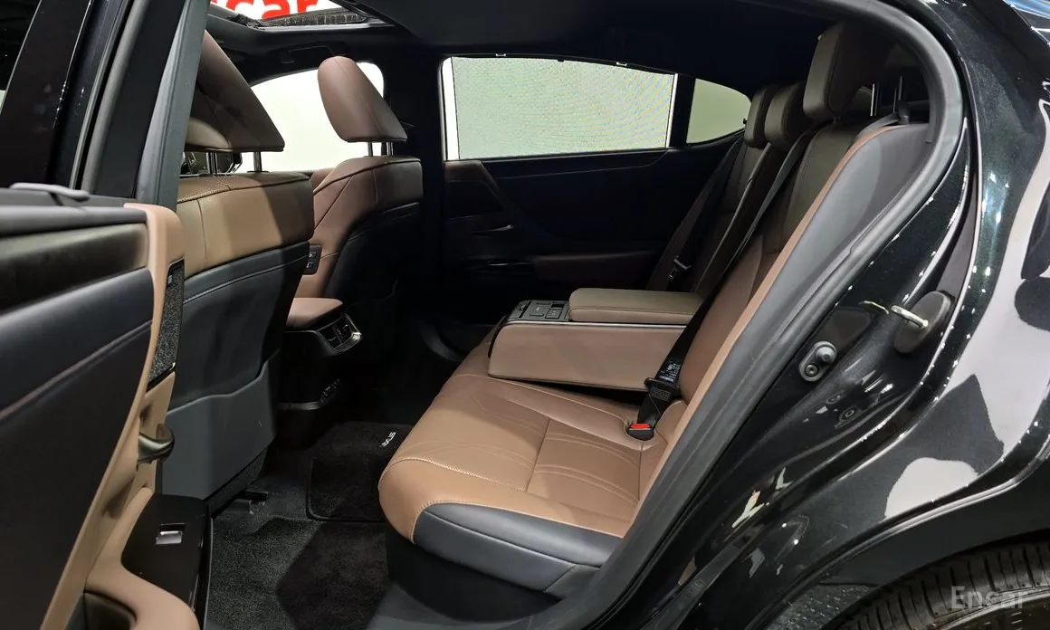 Фото 12 - Lexus ES