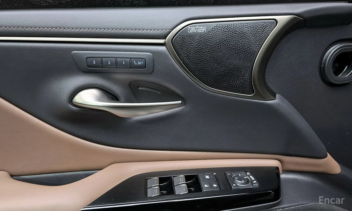 Фото 19 - Lexus ES