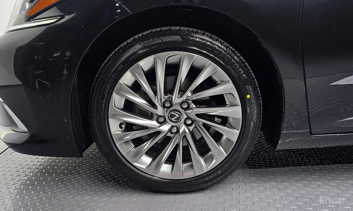 Фото 5 - Lexus ES