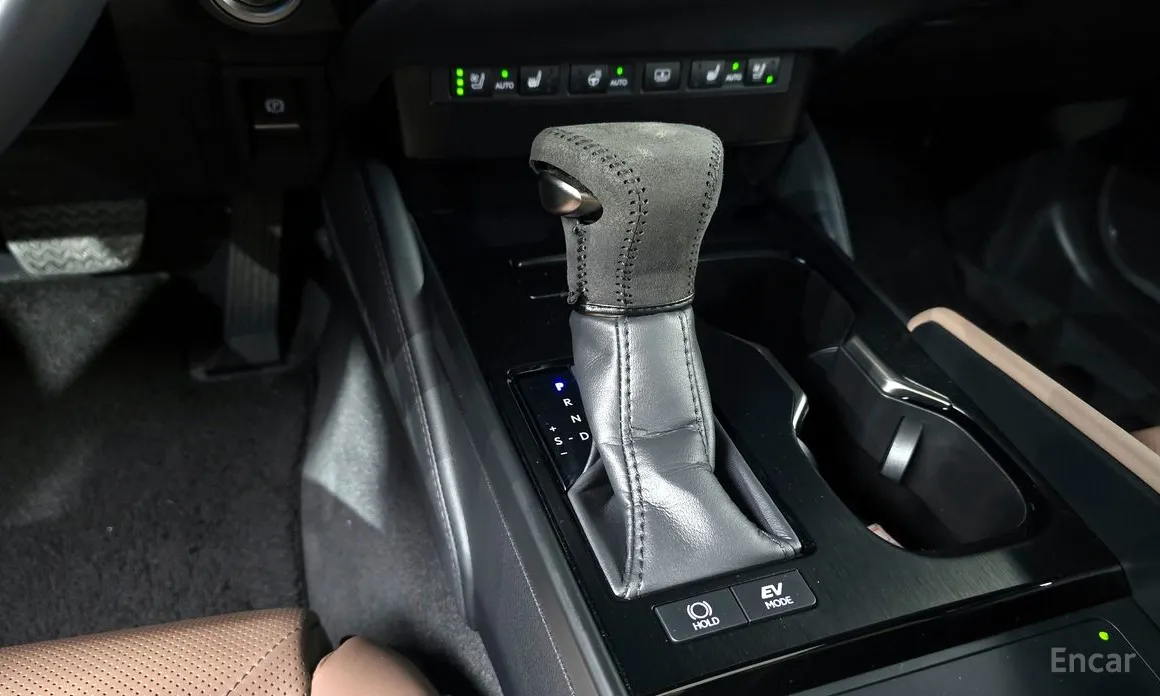 Фото 9 - Lexus ES