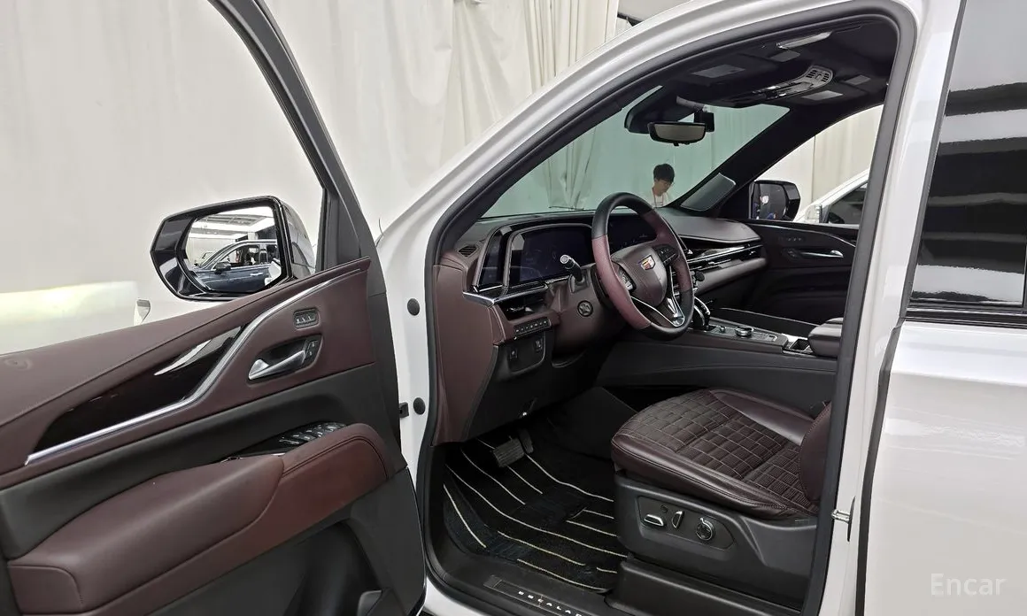 Фото 10 - Cadillac Escalade