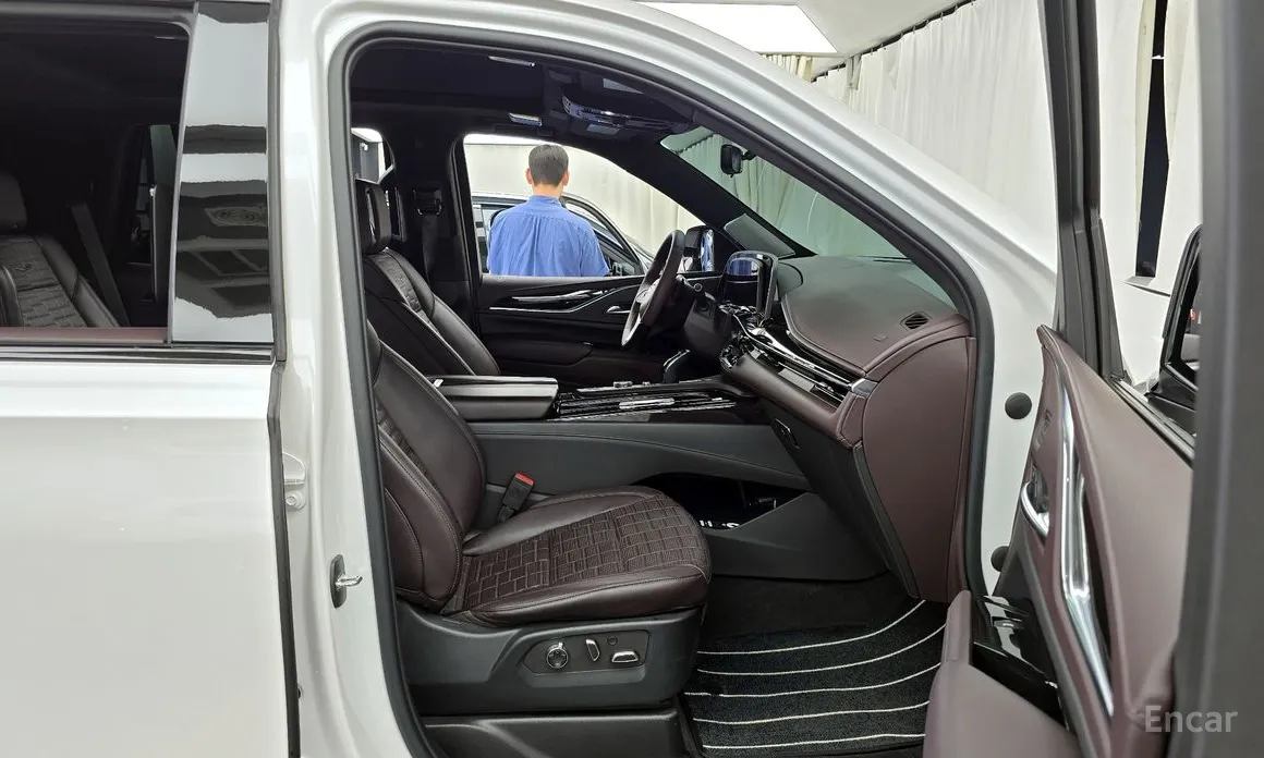 Фото 11 - Cadillac Escalade