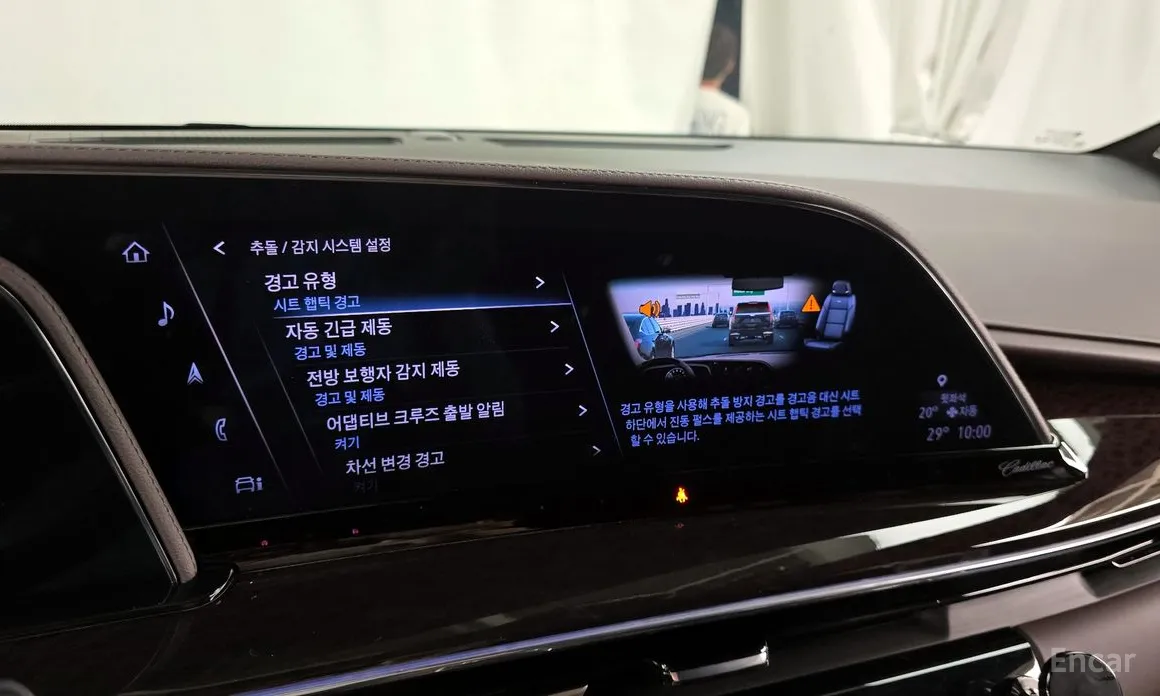 Фото 16 - Cadillac Escalade