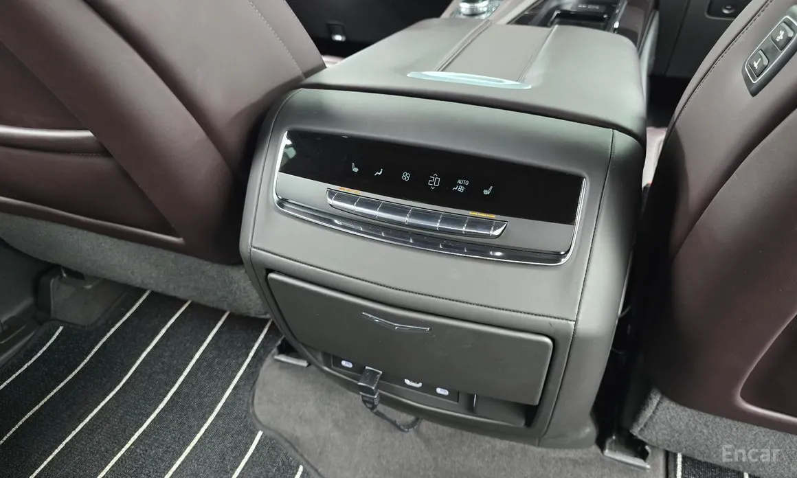 Фото 19 - Cadillac Escalade