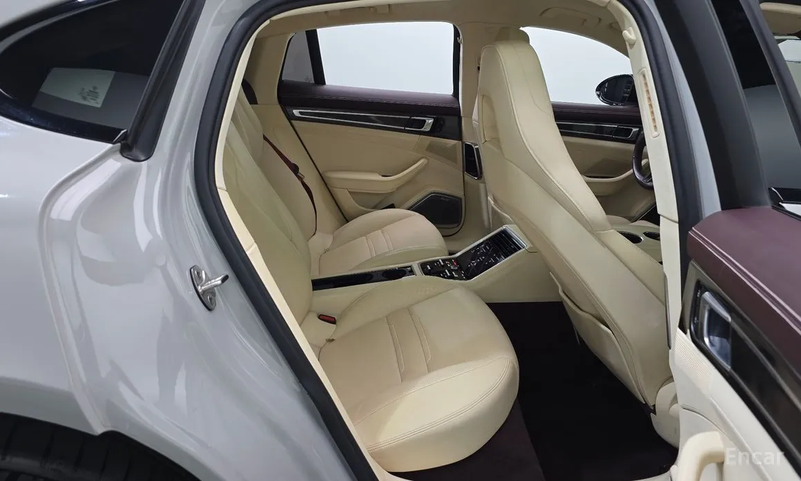 Фото 12 - Porsche Panamera