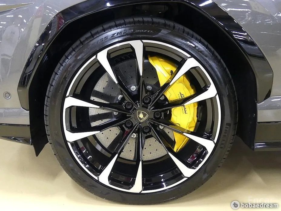 Фото 5 - Lamborghini Urus