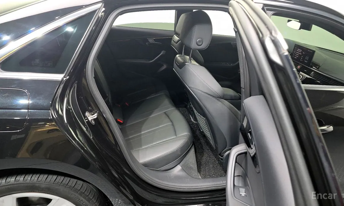 Фото 12 - Audi A4