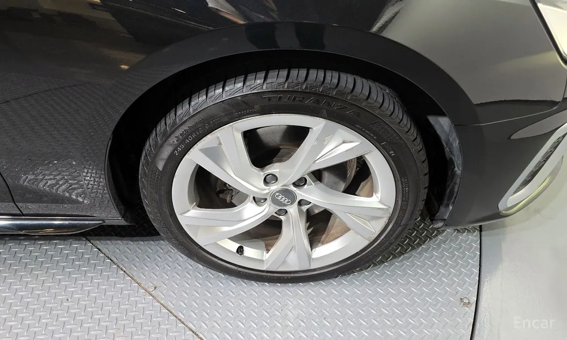 Фото 5 - Audi A4