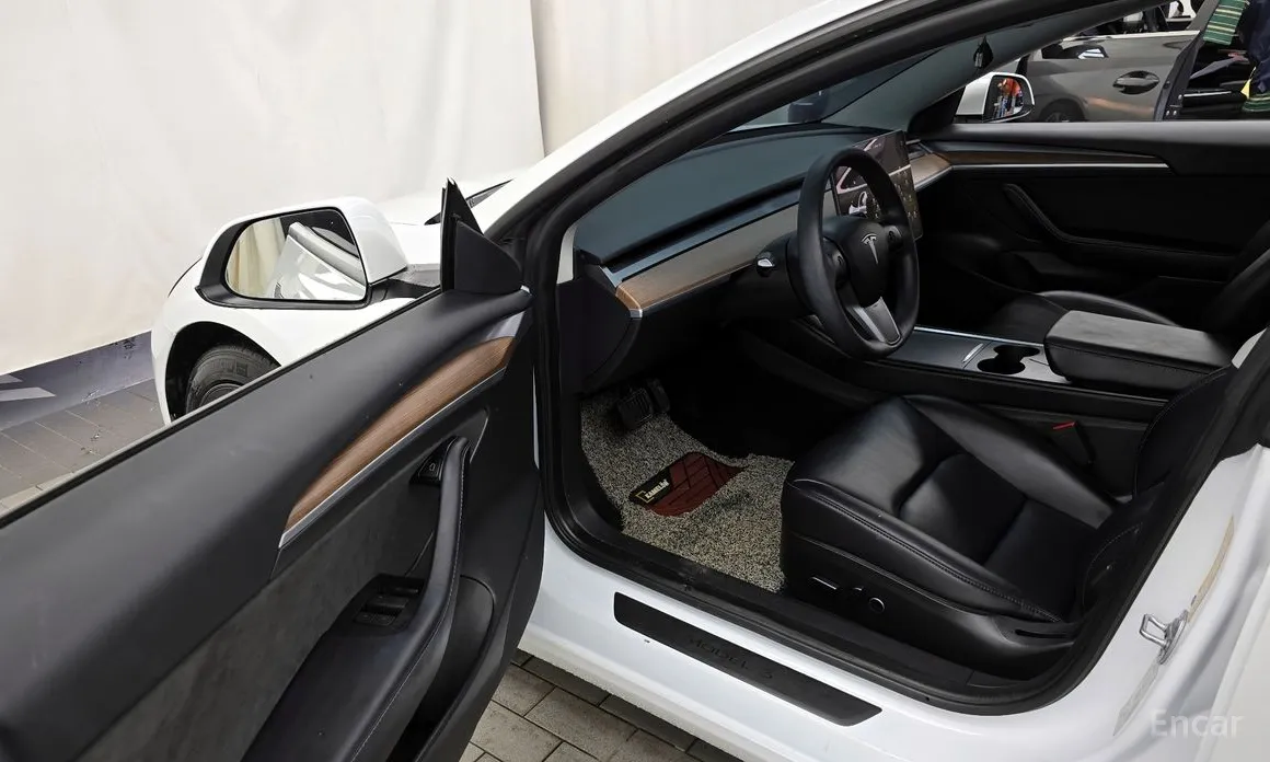 Фото 10 - Tesla Model 3