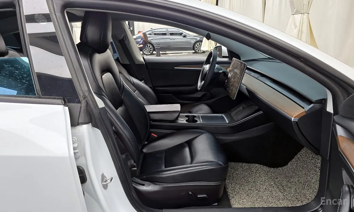 Фото 11 - Tesla Model 3