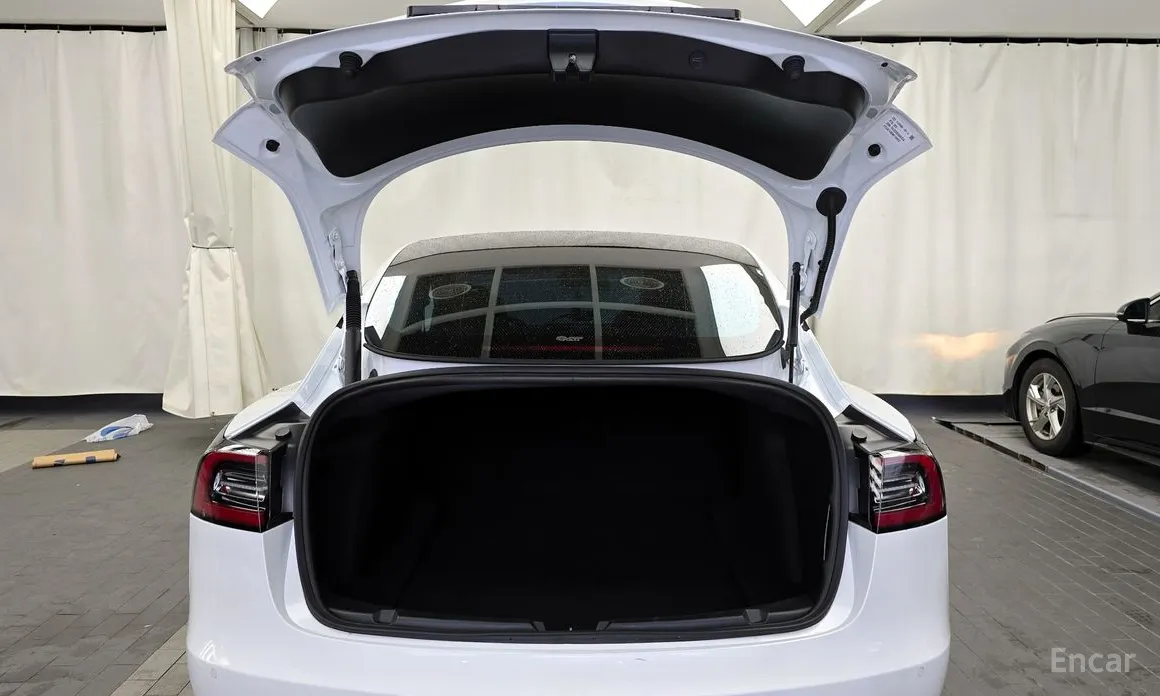 Фото 20 - Tesla Model 3