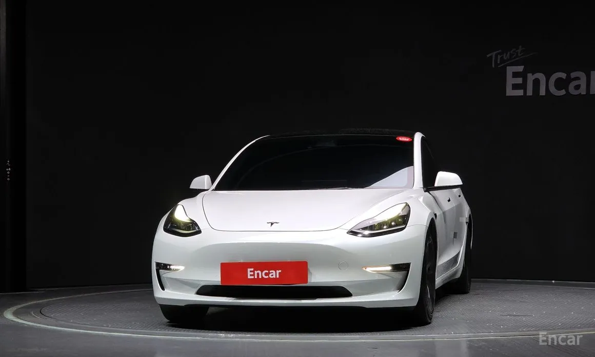 Фото 3 - Tesla Model 3