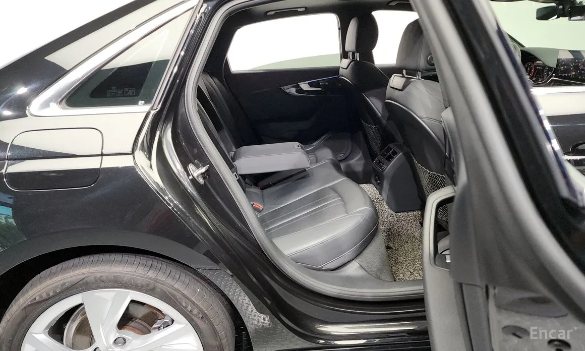 Фото 12 - Audi A4