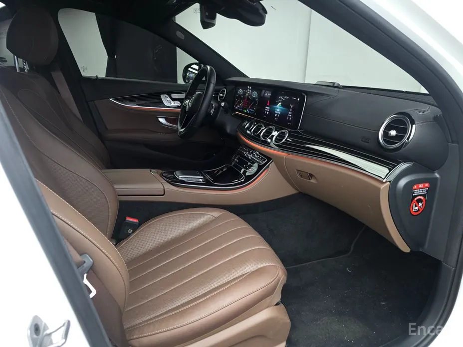 Фото 10 - Mercedes-Benz E-Class