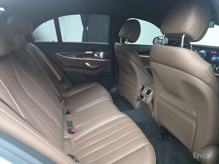 Фото 11 - Mercedes-Benz E-Class