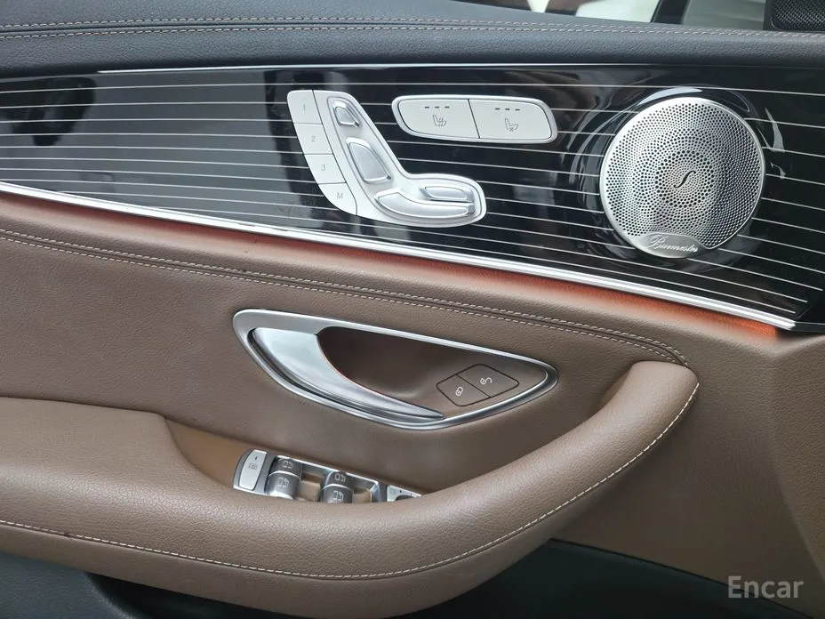 Фото 13 - Mercedes-Benz E-Class