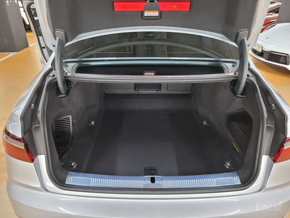 Фото 18 - Audi A8