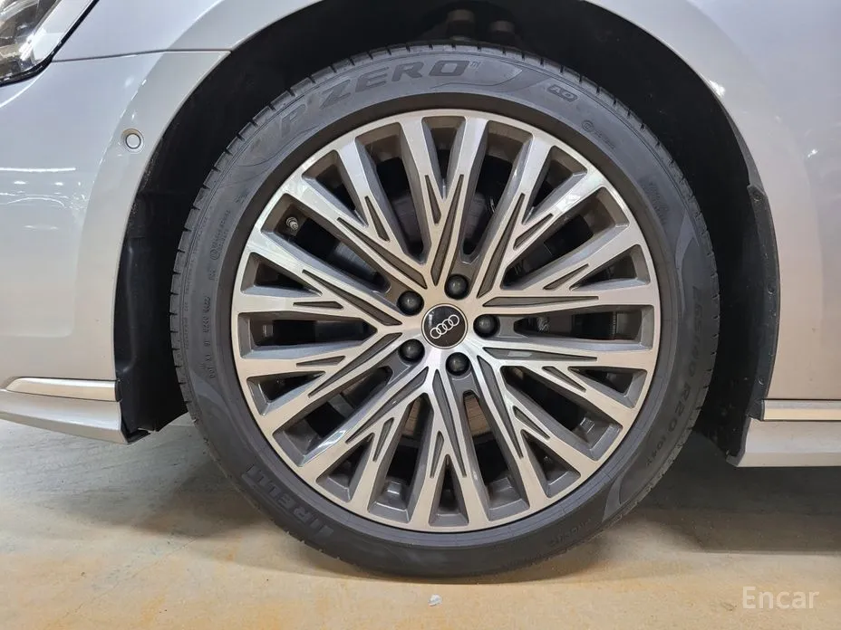 Фото 19 - Audi A8