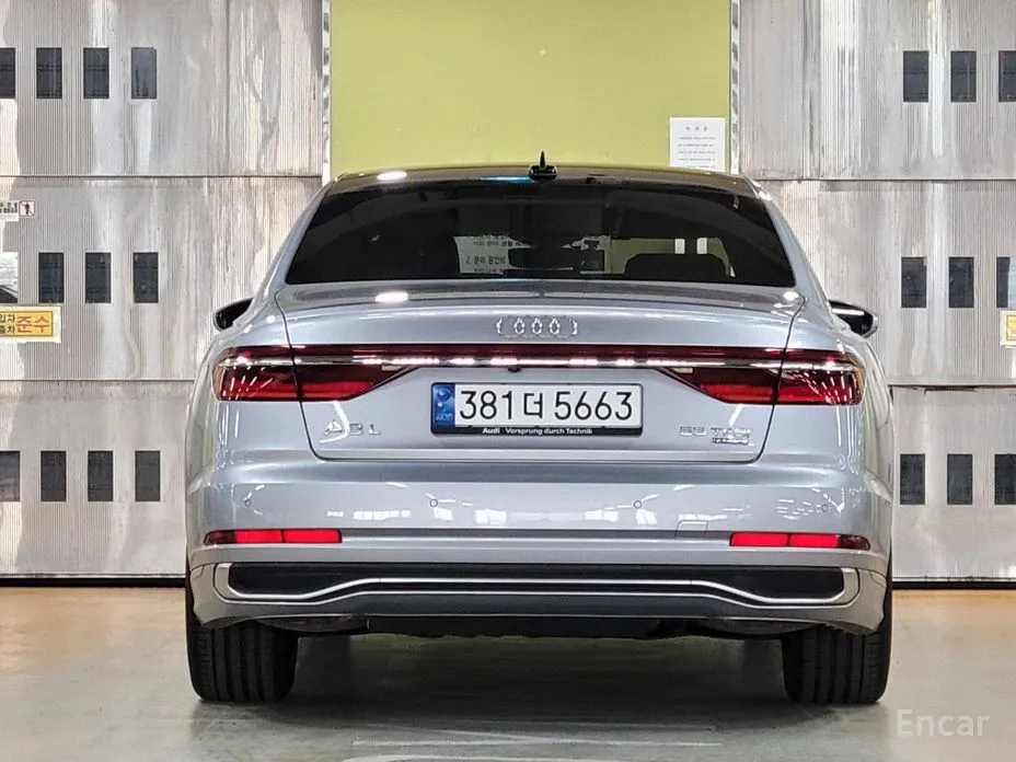 Фото 4 - Audi A8