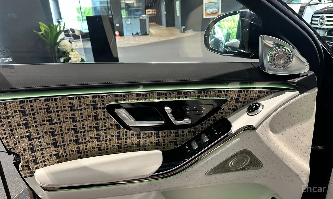 Фото 16 - Mercedes-Benz S-Class