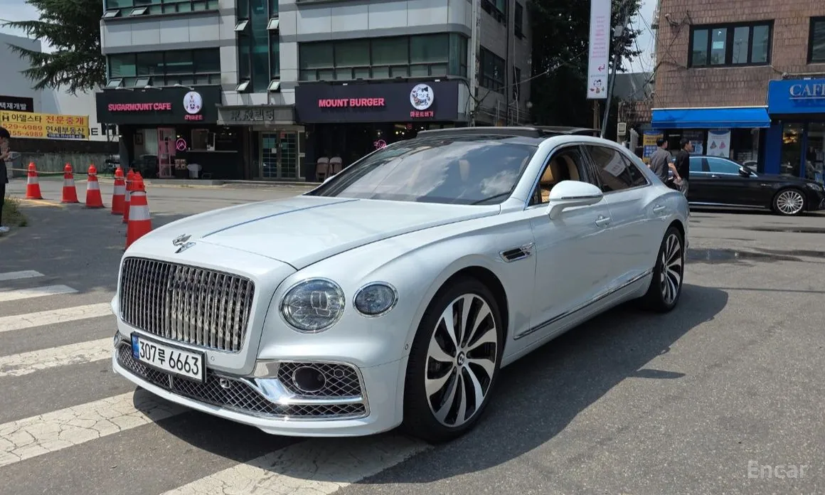 Фото 1 - Bentley Flying Spur