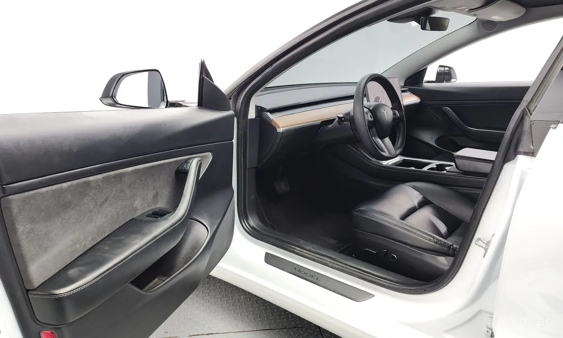 Фото 10 - Tesla Model 3