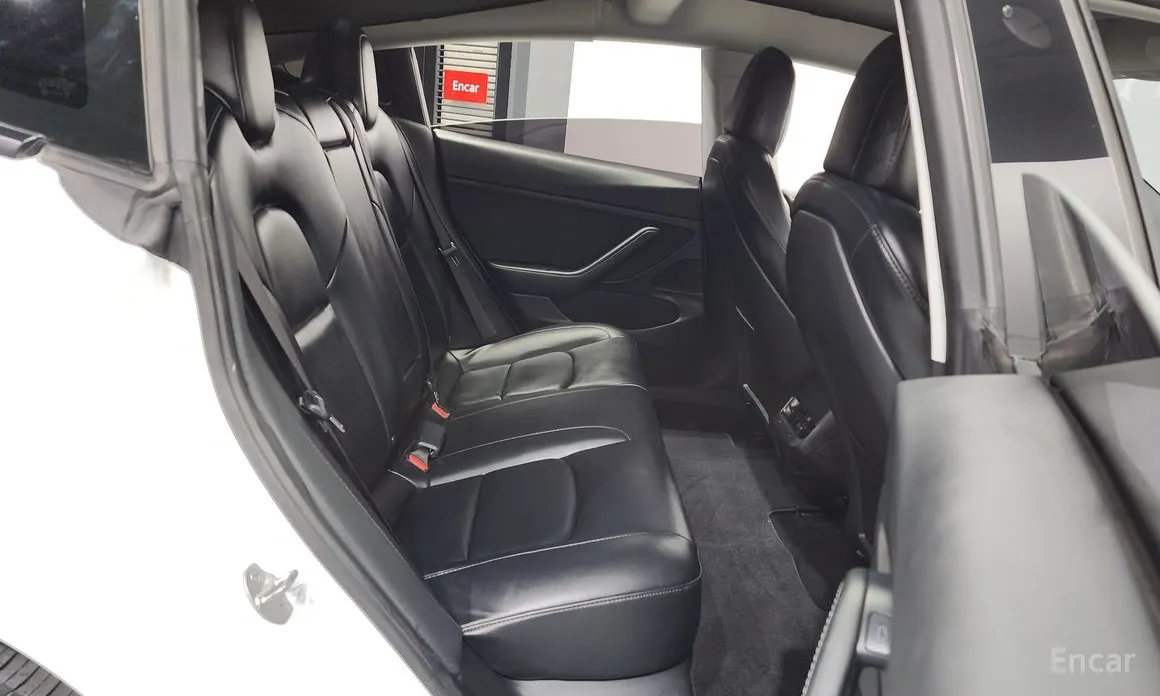 Фото 12 - Tesla Model 3