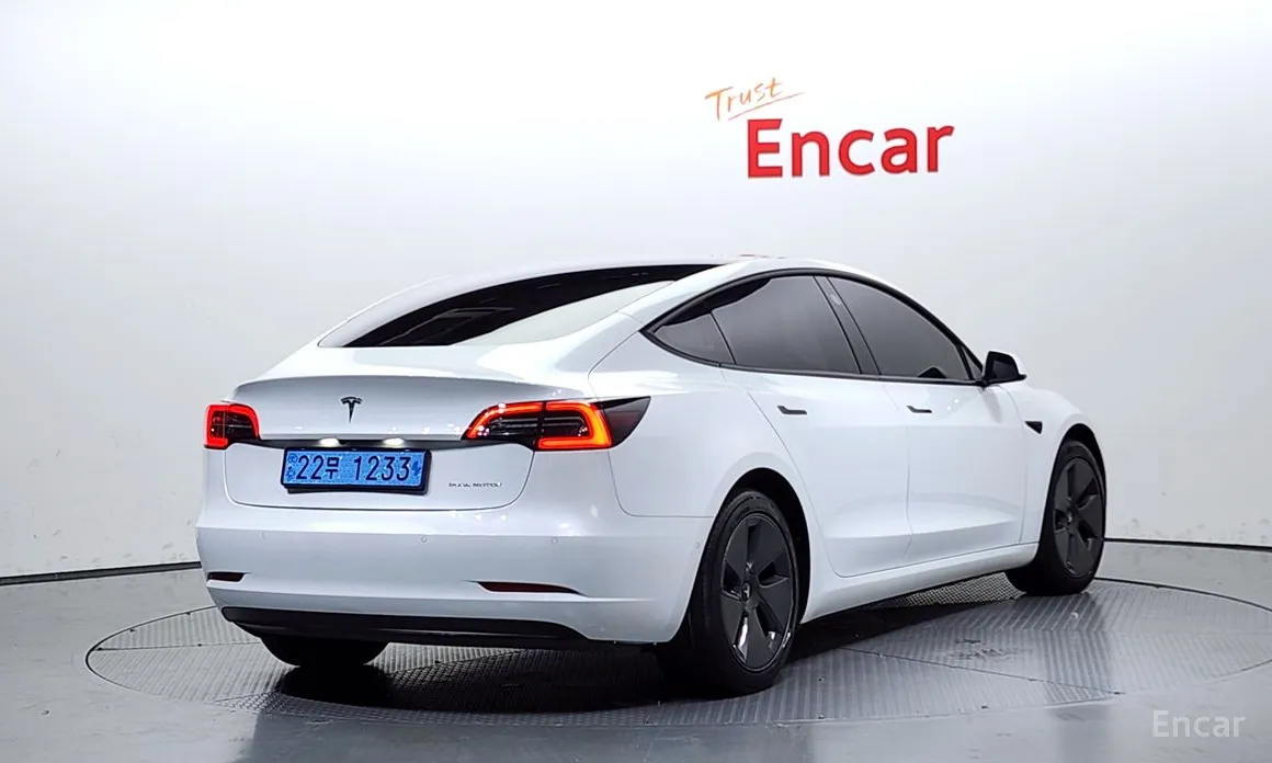 Фото 2 - Tesla Model 3