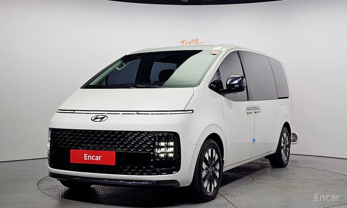 Фото 1 - Hyundai Staria