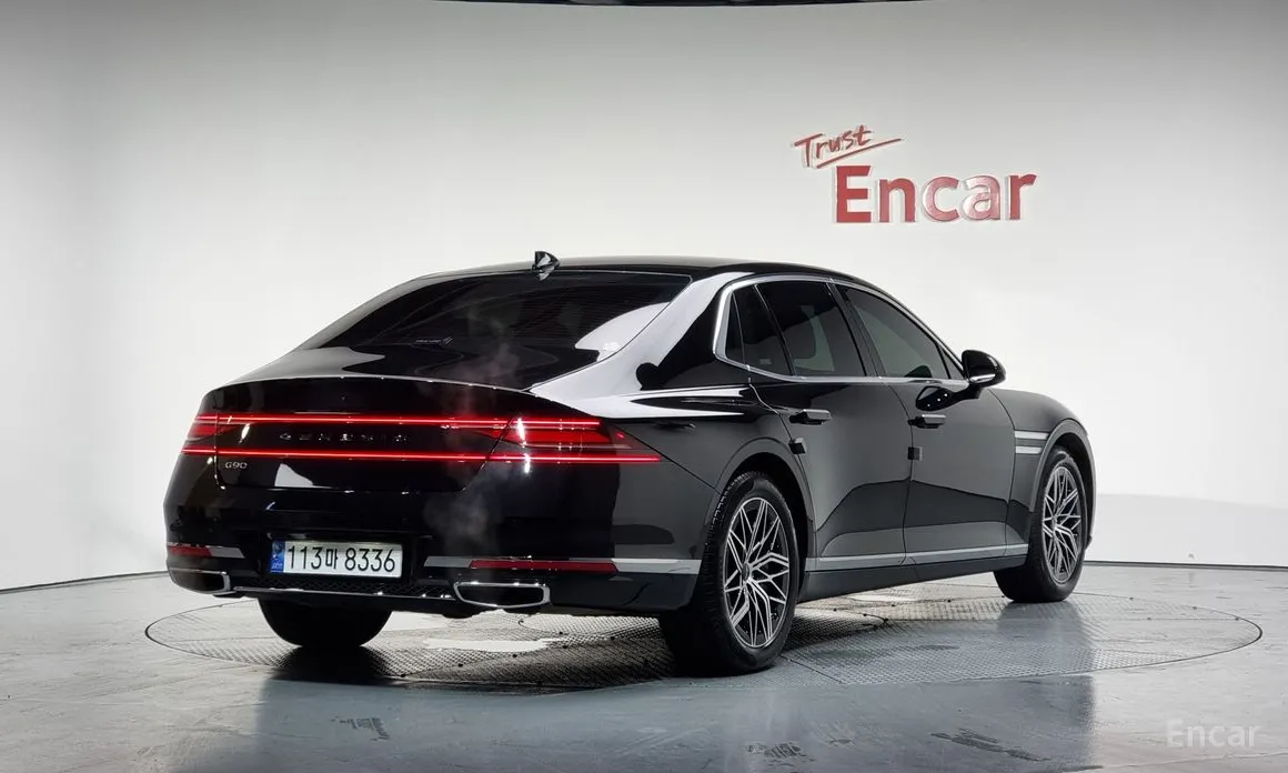 Фото 2 - Genesis G90