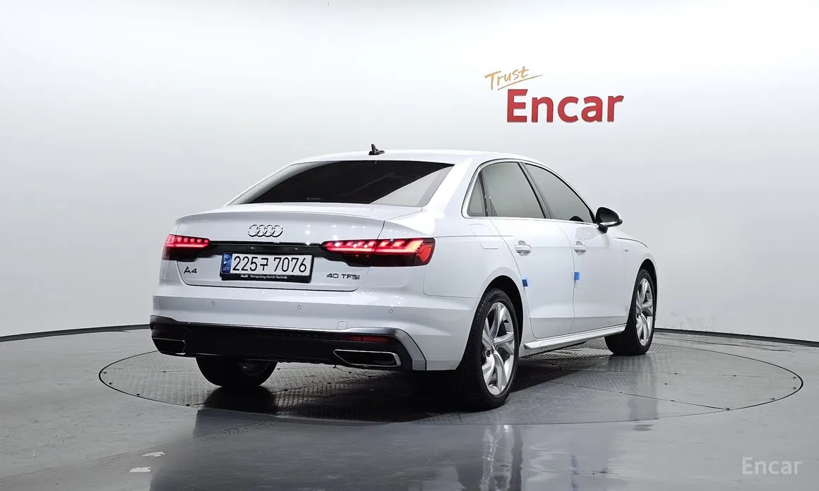 Фото 2 - Audi A4