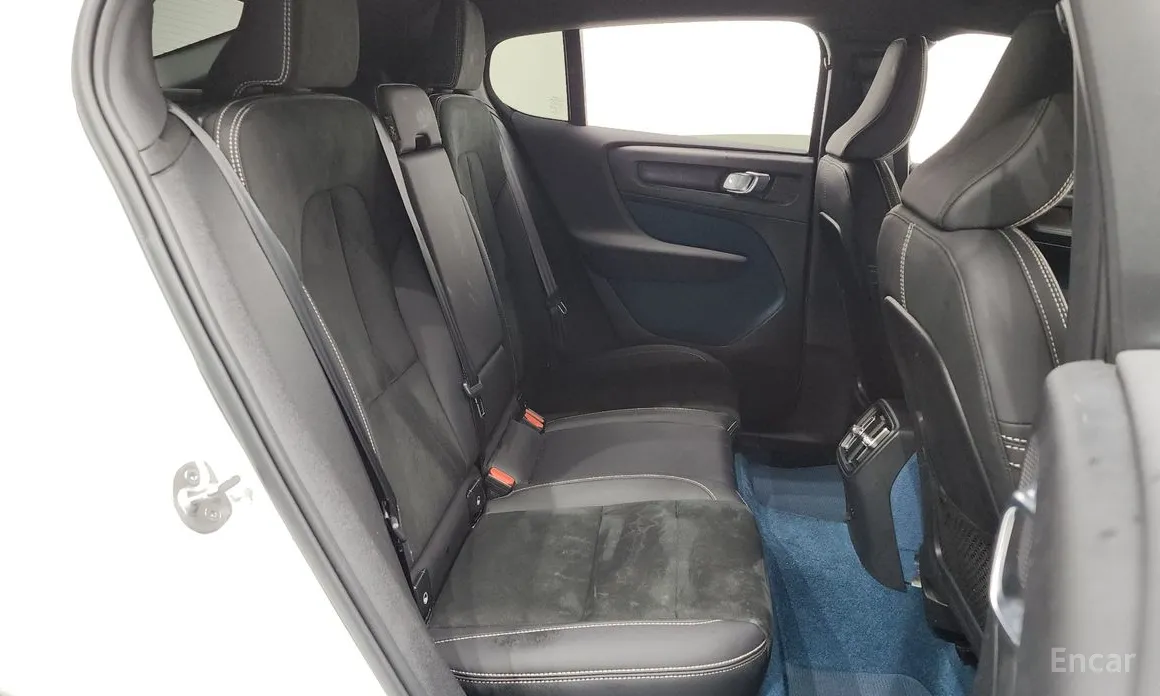 Фото 12 - Volvo C40