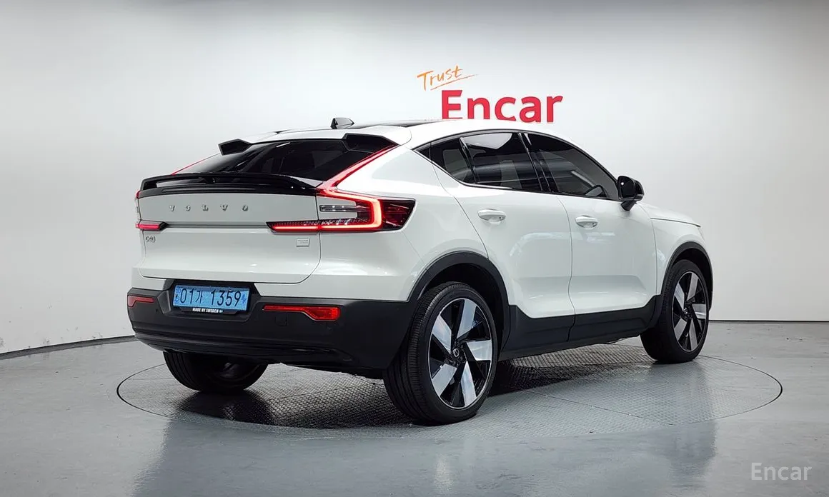 Фото 2 - Volvo C40