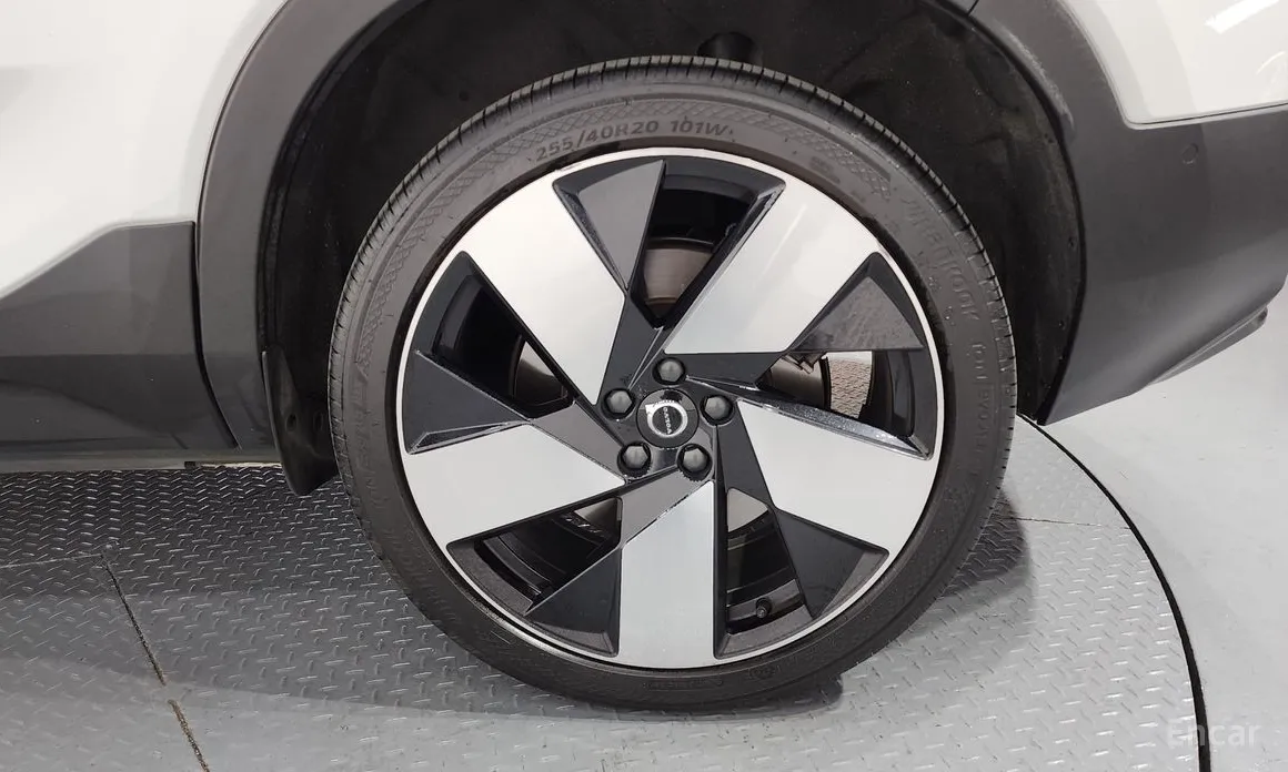 Фото 5 - Volvo C40