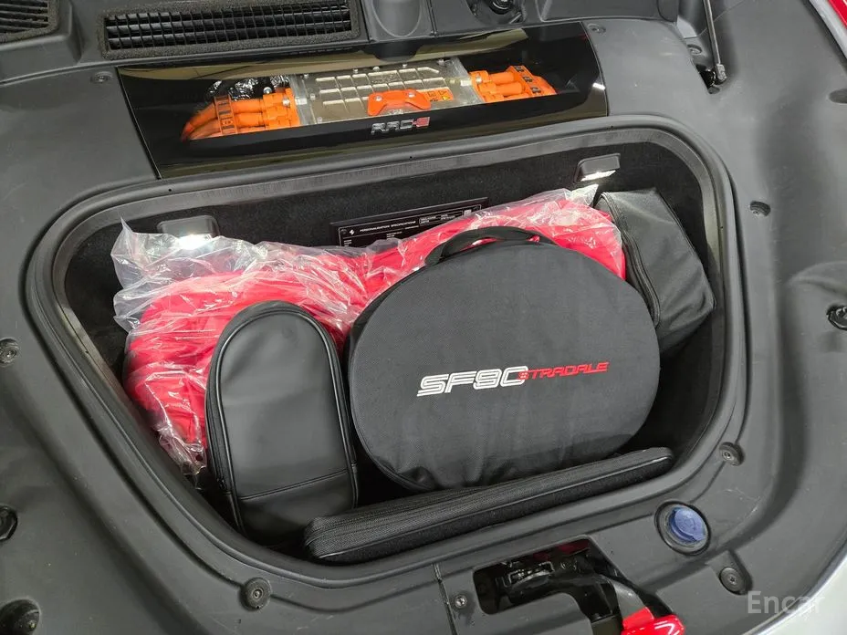 Фото 16 - Ferrari SF90