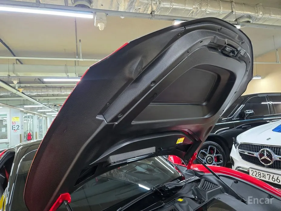 Фото 18 - Ferrari SF90