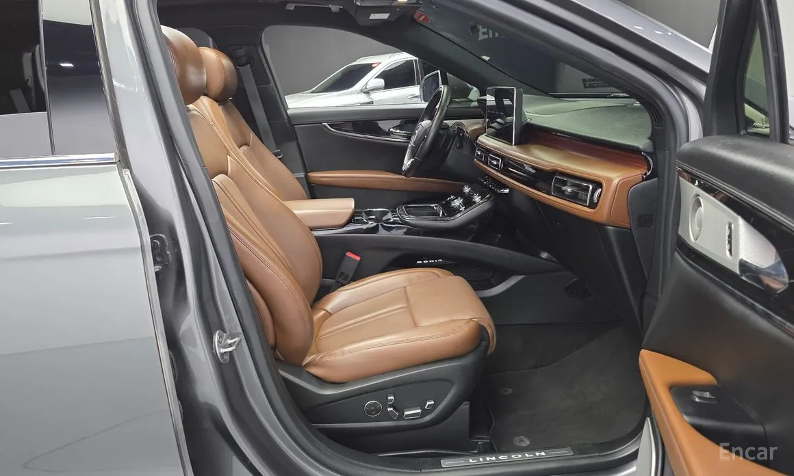 Фото 10 - Lincoln Nautilus