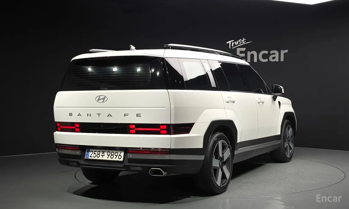 Фото 2 - Hyundai Santa Fe