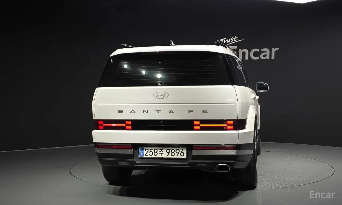 Фото 4 - Hyundai Santa Fe