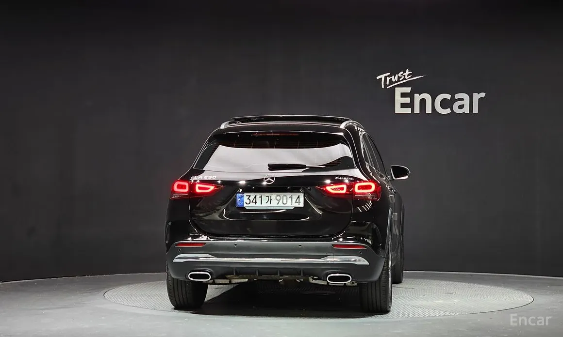 Фото 4 - Mercedes-Benz GLA-Class