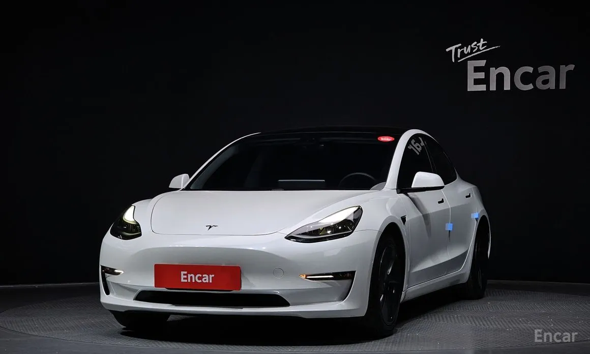 Фото 1 - Tesla Model 3