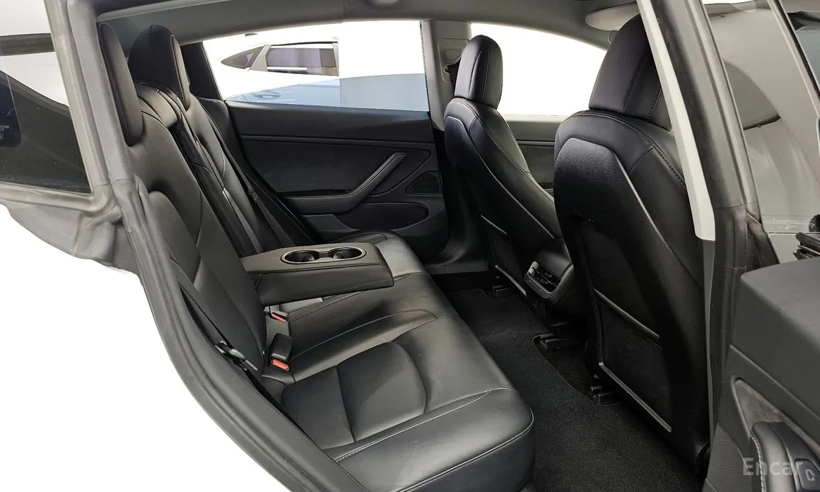 Фото 12 - Tesla Model 3