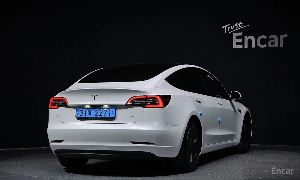 Фото 2 - Tesla Model 3