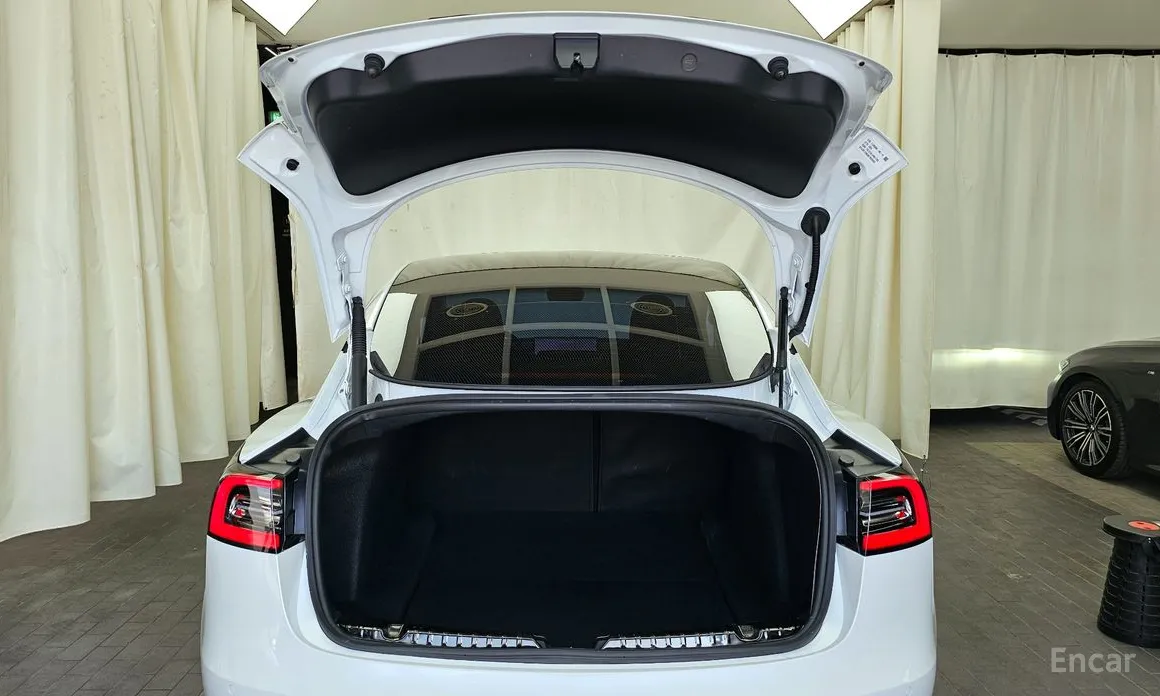 Фото 20 - Tesla Model 3