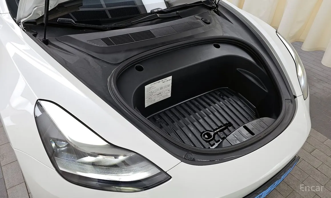 Фото 6 - Tesla Model 3