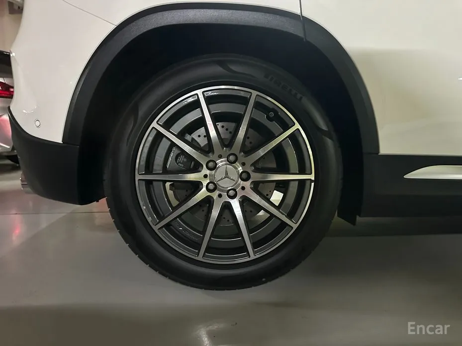 Фото 10 - Mercedes-Benz GLA-Class